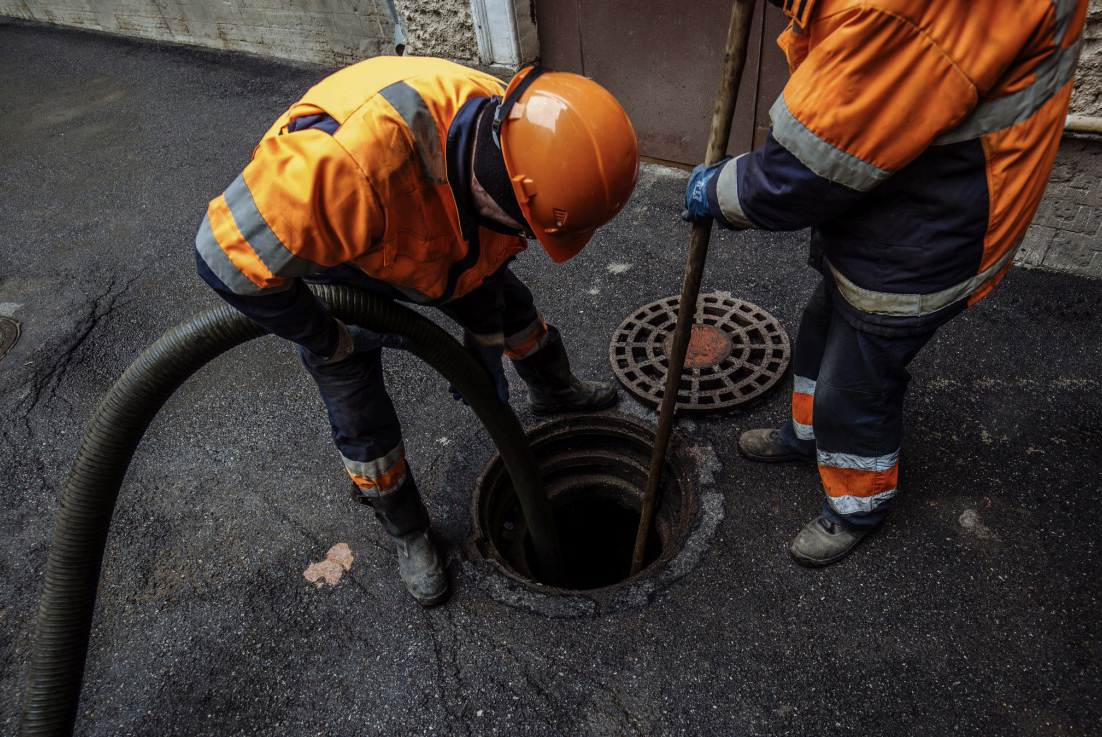 Technicien d'assainissement intervenant rapidement à Marseille